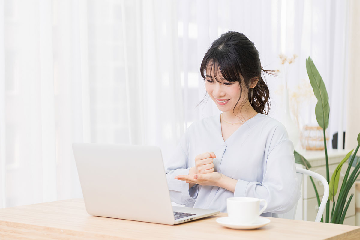 オンライン動画で運行管理者試験対策を学習するイメージ